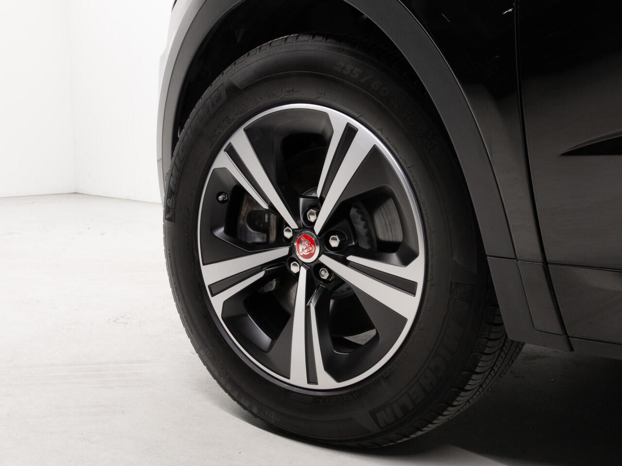 Jaguar E-Pace 1.5 P300e R-Dynamic SE Jaguar E-PACE 1.5 P300 R-Dynamic SE