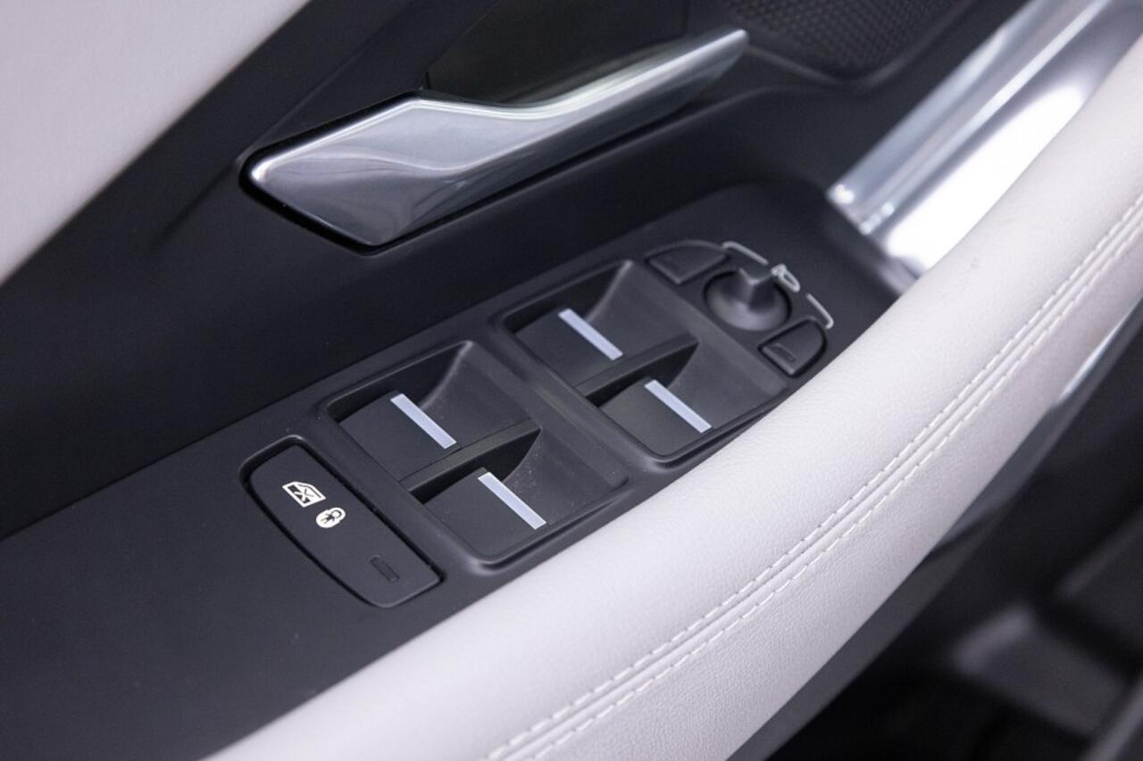 Jaguar E-Pace 1.5 P300e AWD R-Dynamic S | CARPLAY | Full LED | CAMERA | LEDER