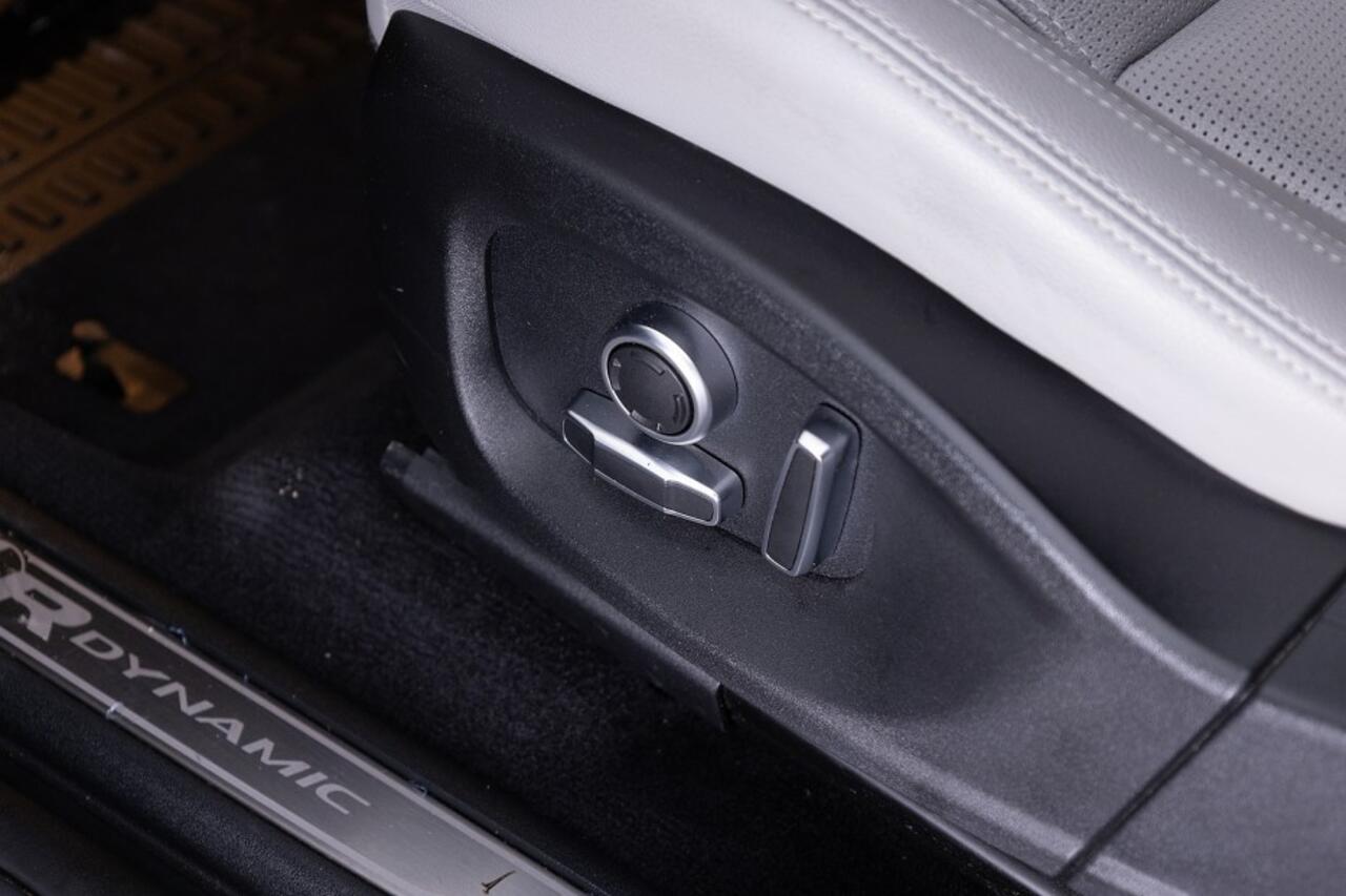 Jaguar E-Pace 1.5 P300e AWD R-Dynamic S | CARPLAY | Full LED | CAMERA | LEDER