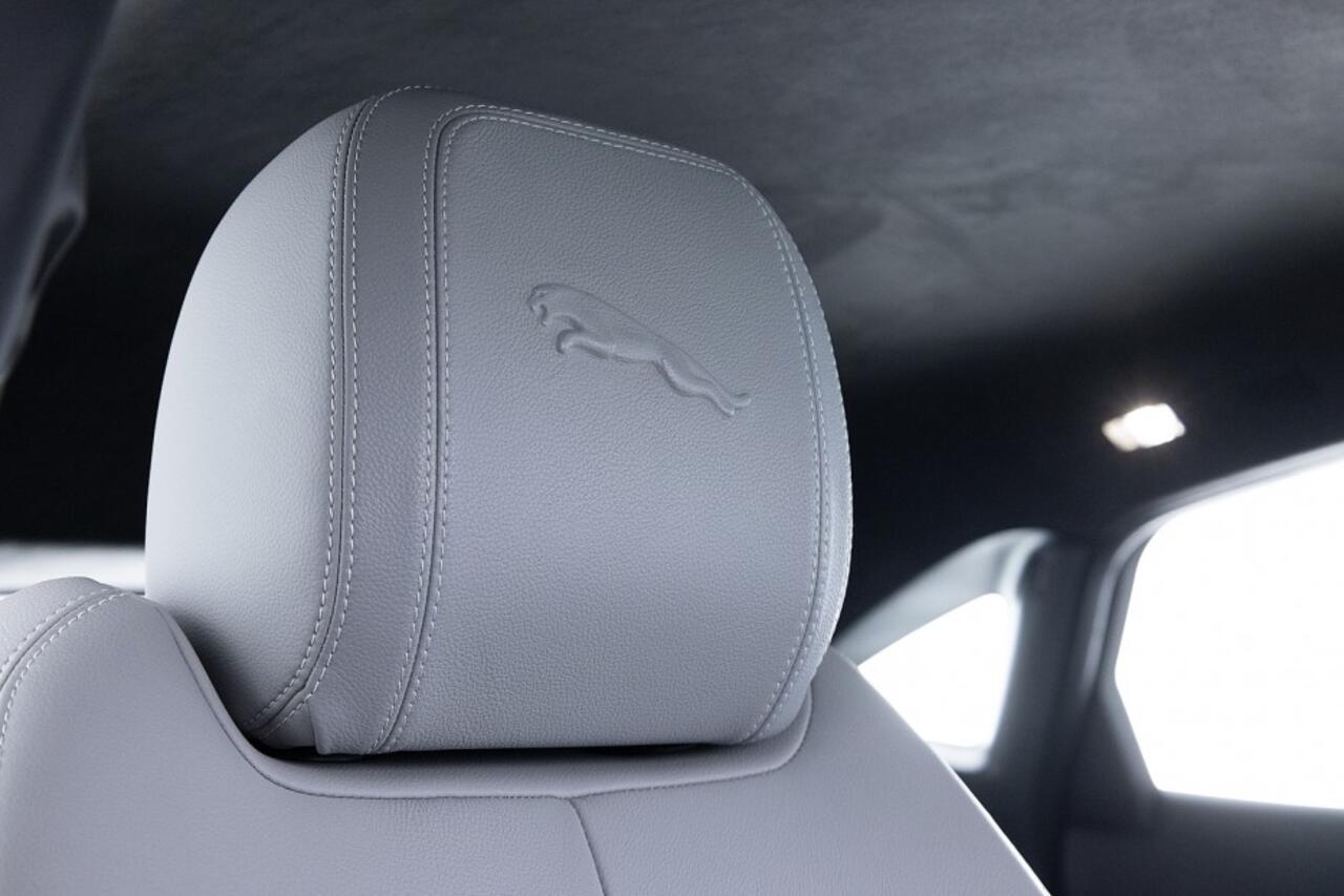 Jaguar E-Pace 1.5 P300e AWD R-Dynamic S | CARPLAY | Full LED | CAMERA | LEDER