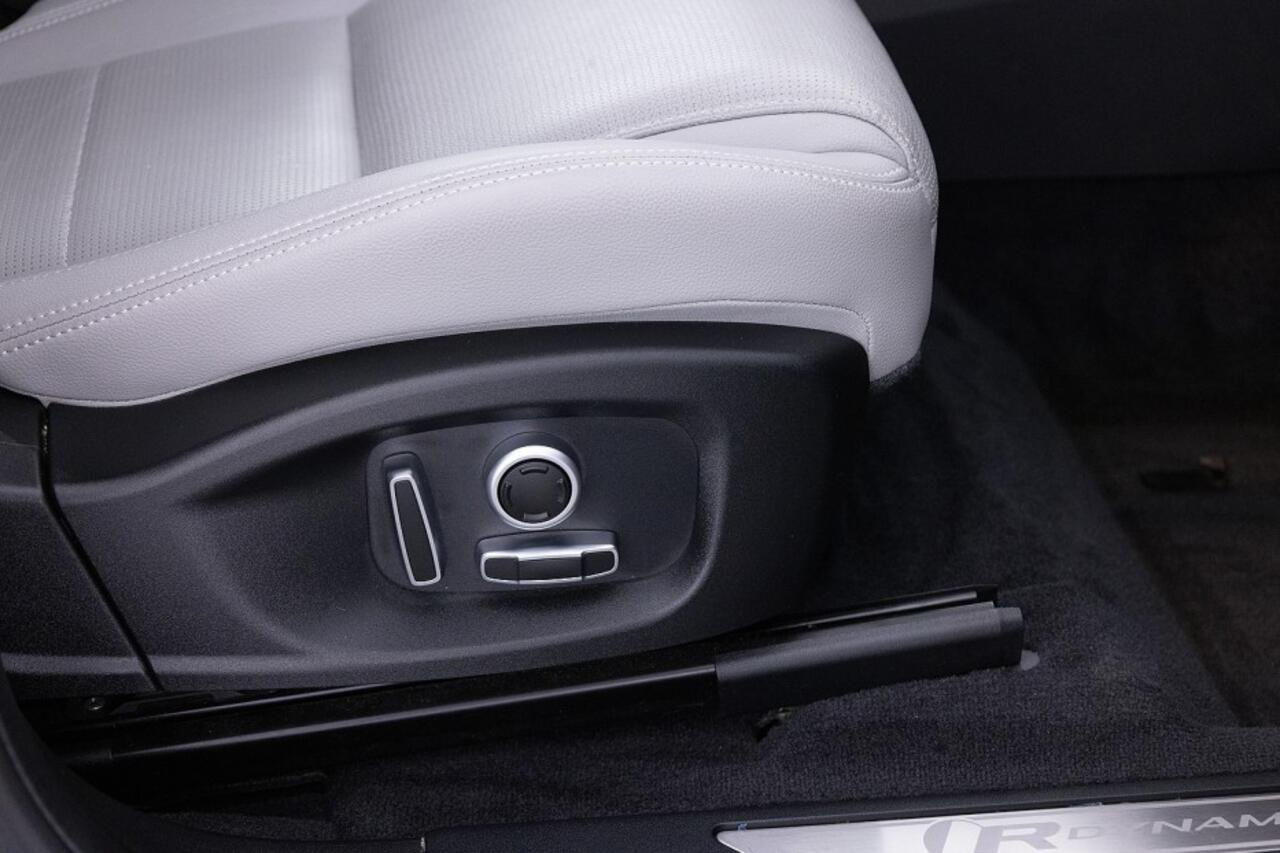 Jaguar E-Pace 1.5 P300e AWD R-Dynamic S | CARPLAY | Full LED | CAMERA | LEDER