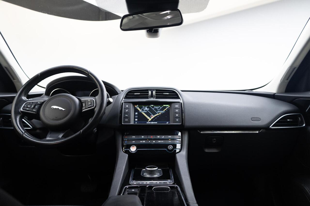 Jaguar F-PACE 2.0 Pure AWD 25t