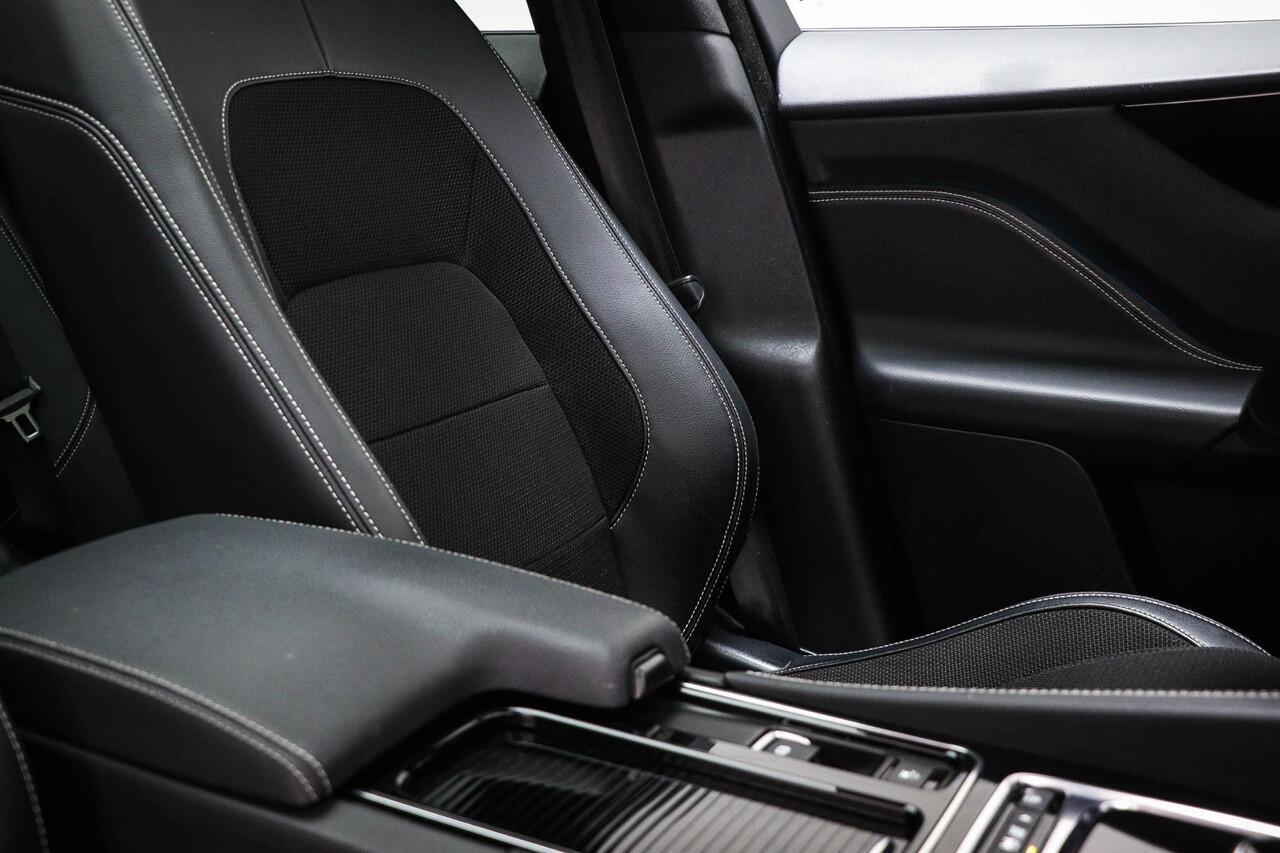 Jaguar F-PACE 2.0t AWD Portfolio | PANORAMADAK | STUURVERWARMING | APPLE | CAMERA