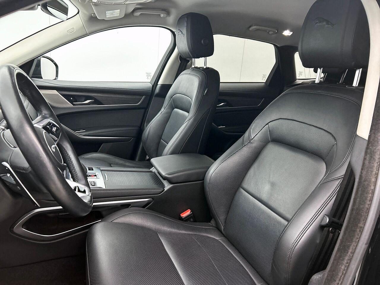 Jaguar F-PACE 2.0 P400e PHEV AWD 405PK 360° CAMERA | LEER | TREKHAAK