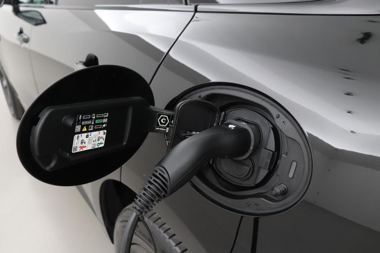 Jaguar F-PACE P400e PHEV R-Dynamic S | Black Pack | Stoel+Stuurverwarming | BLIS | Getint Glas | Trekhaak