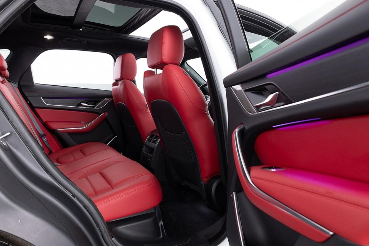 Jaguar F-PACE 2.0 P400e R-Dynamic SE AWD | PANORAMADAK | LEDER | PHEV