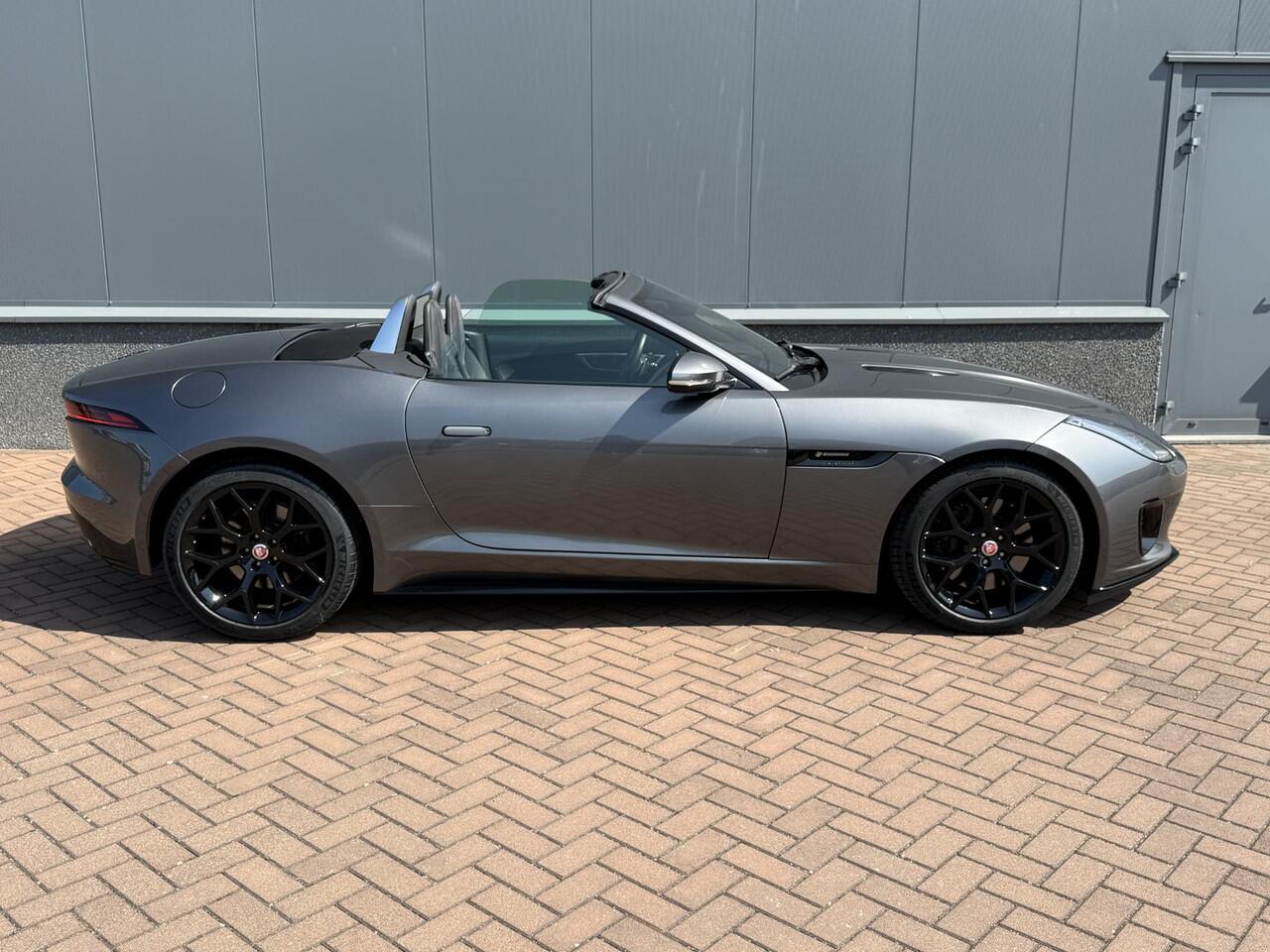 Jaguar F-TYPE P300 RWD R-Dynamic Black Edition