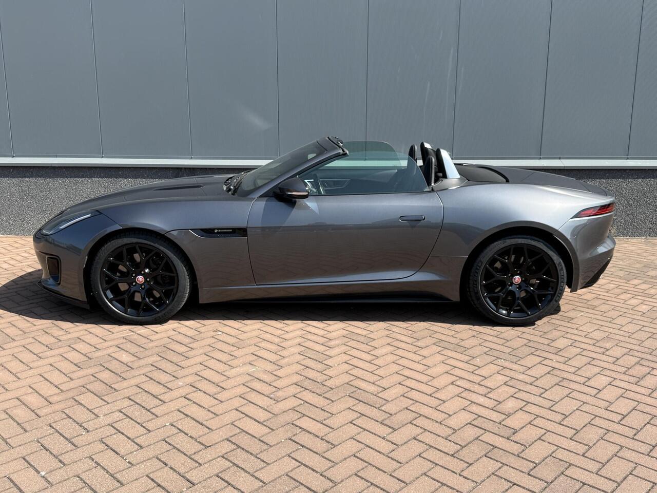 Jaguar F-TYPE P300 RWD R-Dynamic Black Edition