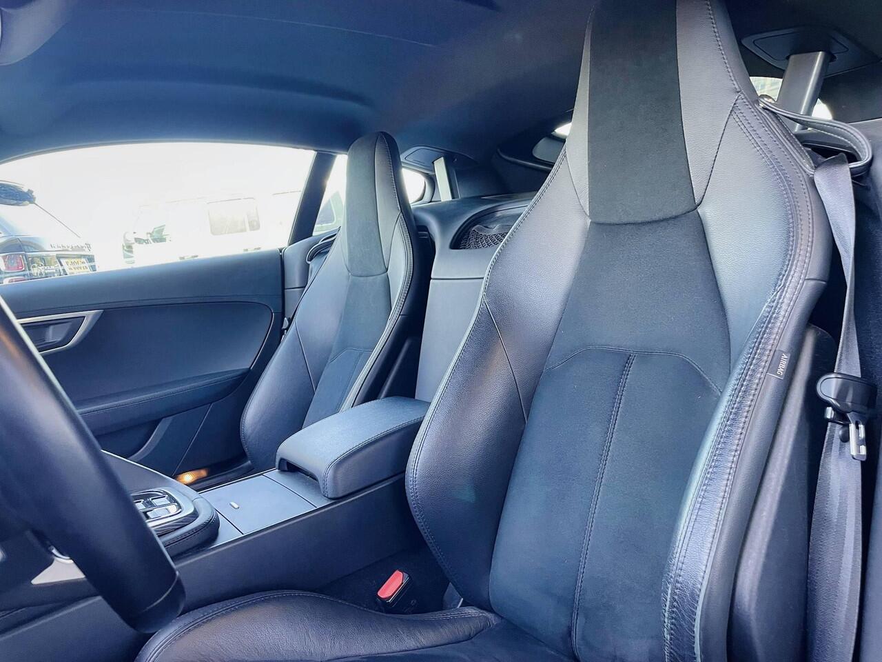 Jaguar F-TYPE P300 RWD R-Dynamic | Sportuitlaat | Alcantara interieur