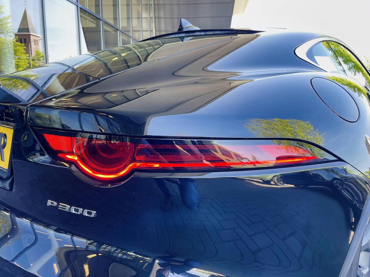 Jaguar F-TYPE P300 RWD R-Dynamic | Sportuitlaat | Alcantara interieur