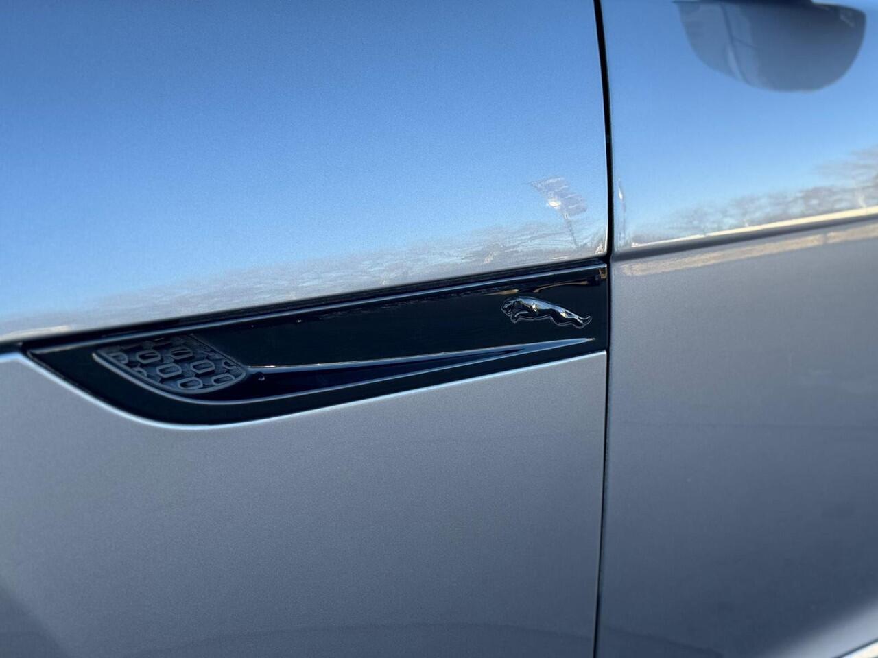 Jaguar F-TYPE P300 RWD R-Dynamic