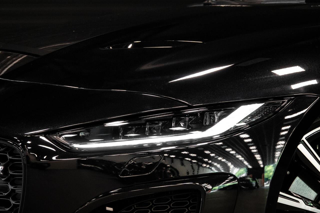 Jaguar F-TYPE P575 AWD R 75 *Panorama / Stoelventilatie / Sport-uitlaat / Meridian / Memory*