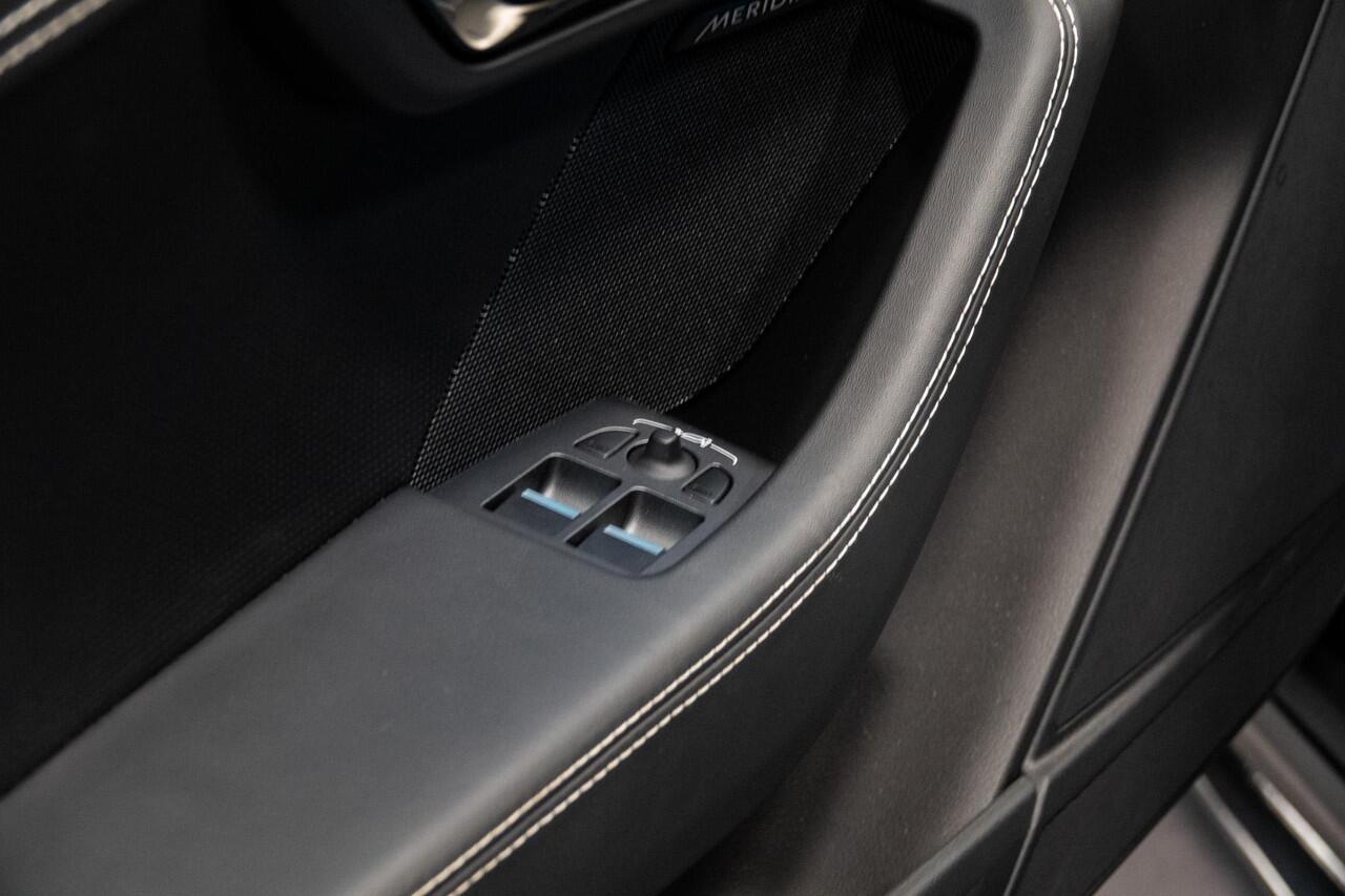 Jaguar F-TYPE P575 AWD R 75 *Panorama / Stoelventilatie / Sport-uitlaat / Meridian / Memory*