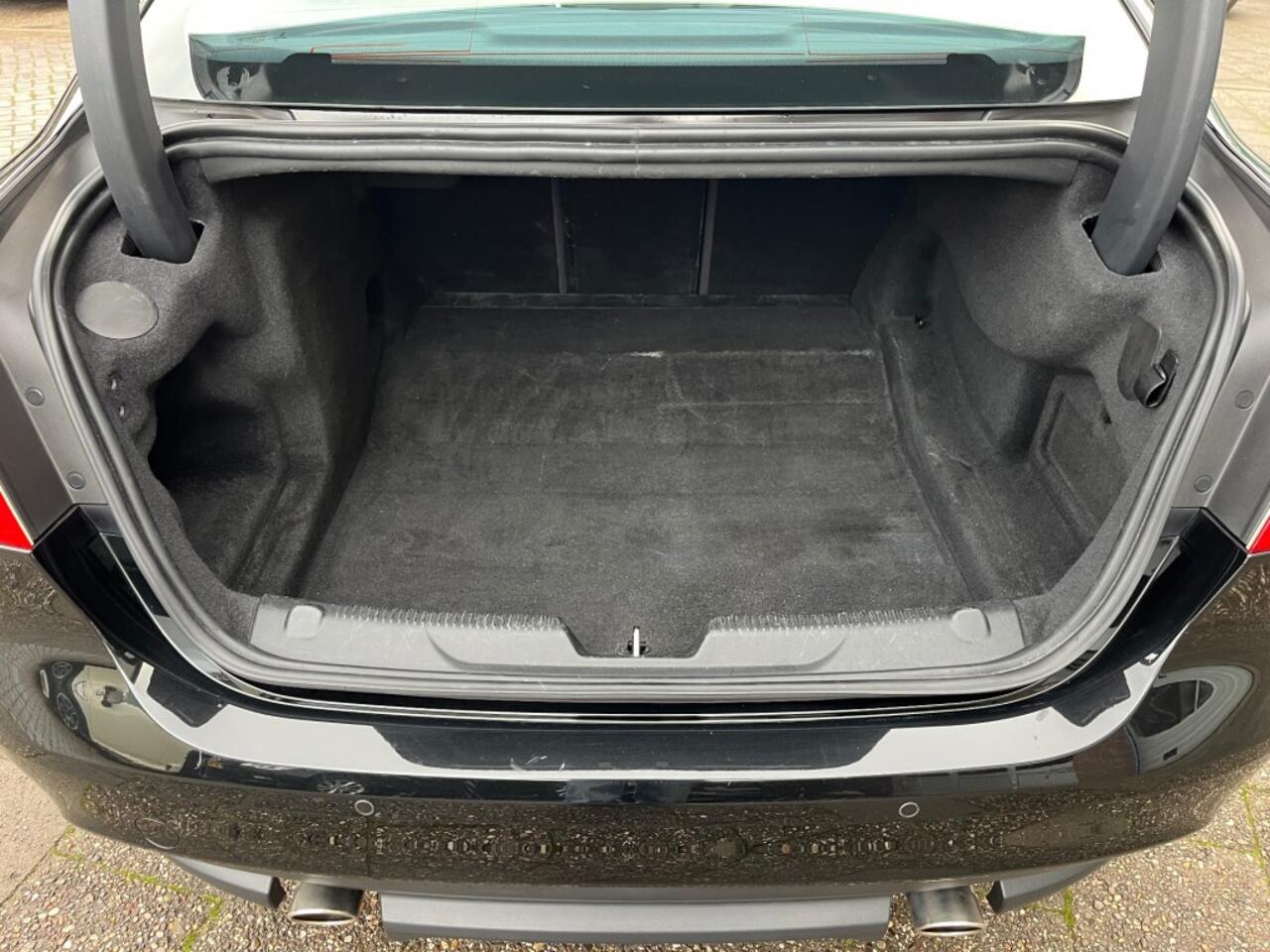 Jaguar XE 2.0T PORTFOLIO COMPLEET DEALER HISTORIE.