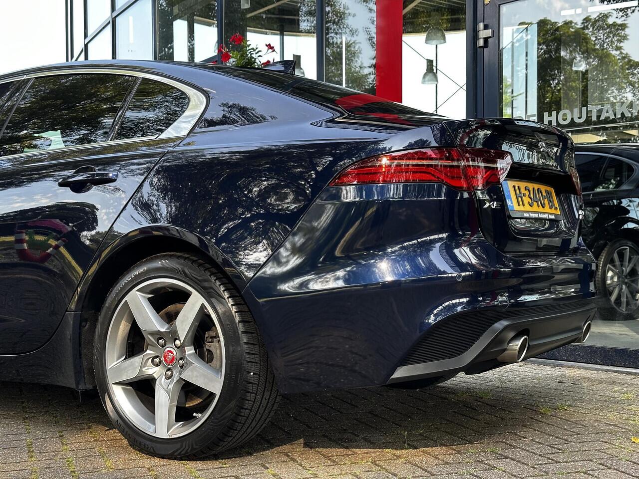 Jaguar XE 2.0 P250 SE | Stoelverwarming | Carplay | Navi | Camera | DAB | Climate Control | Digital Display