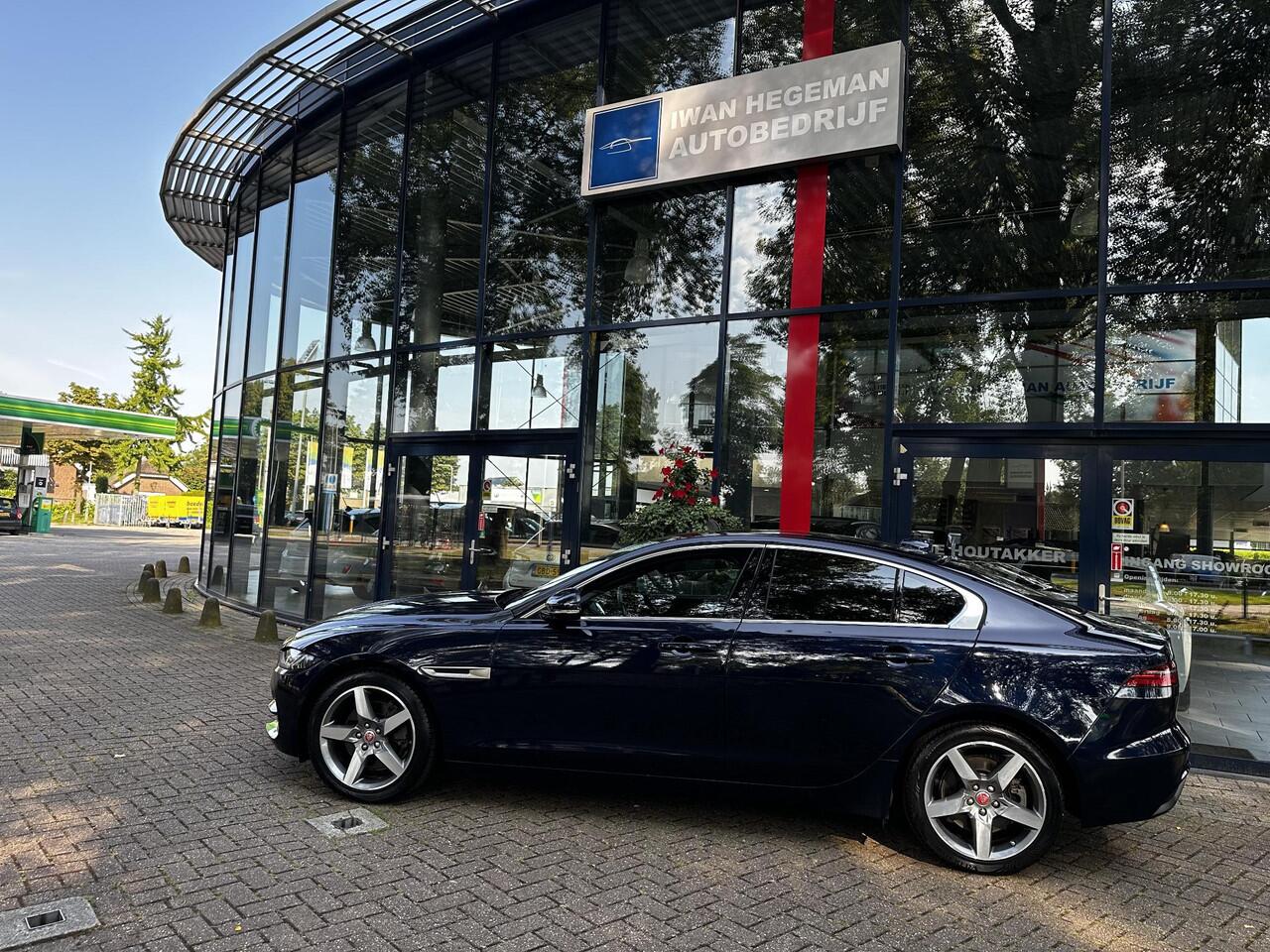 Jaguar XE 2.0 P250 SE | Stoelverwarming | Carplay | Navi | Camera | DAB | Climate Control | Digital Display