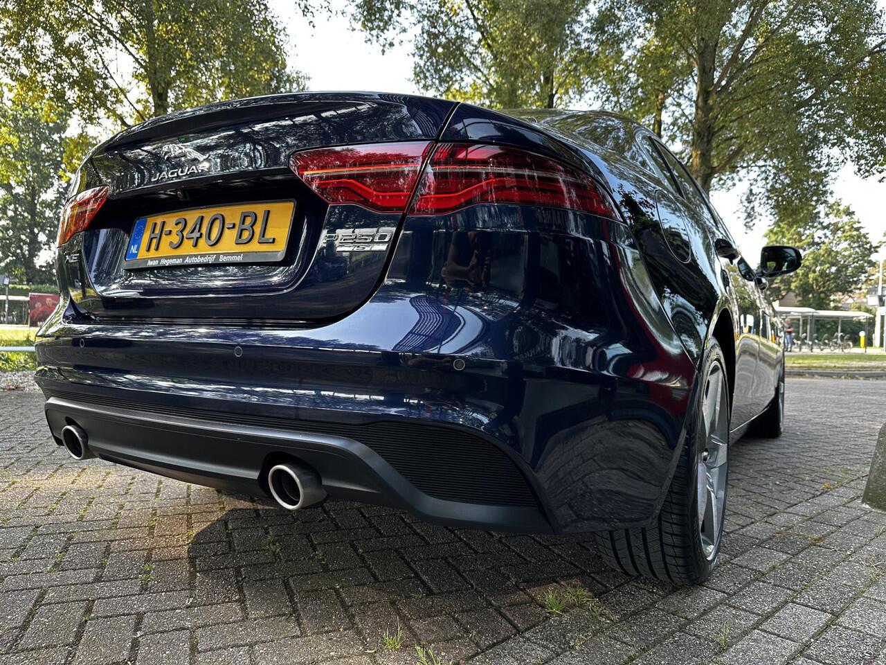 Jaguar XE 2.0 P250 SE | Stoelverwarming | Carplay | Navi | Camera | DAB | Climate Control | Digital Display