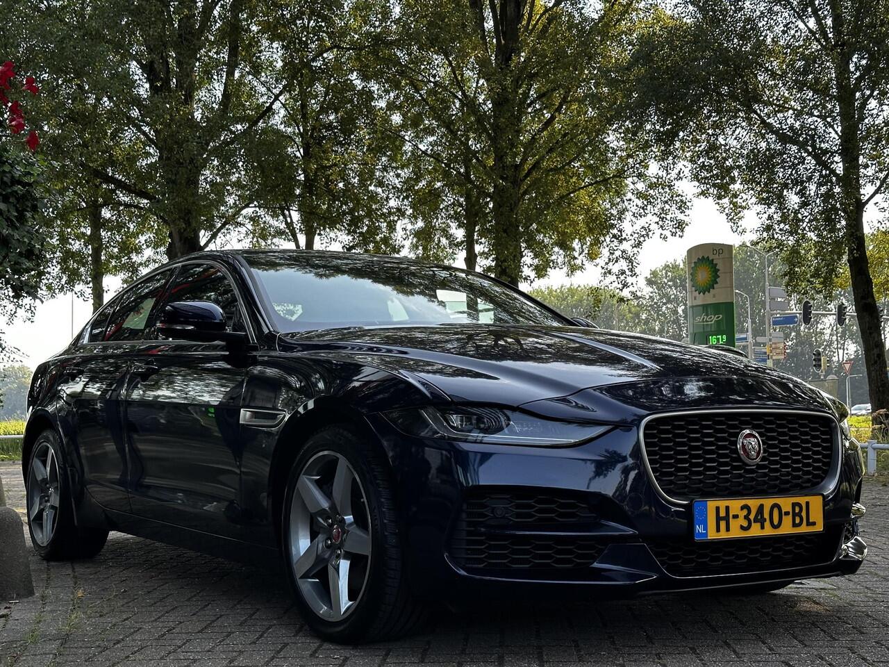 Jaguar XE 2.0 P250 SE | Stoelverwarming | Carplay | Navi | Camera | DAB | Climate Control | Digital Display