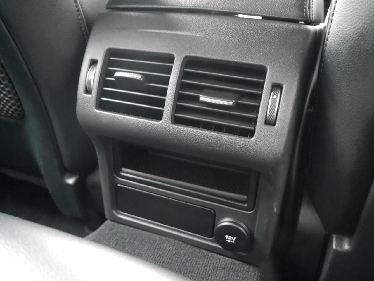 Jaguar XE 2.0 P250 SE | 1800 KG trekgewicht | Apple carplay/Android auto | Camera | Stoelverwarming | Climate control | Cruise control | Keyless entry en start | Lederen bekleding | Elektrisch verstelbare voorstoelen