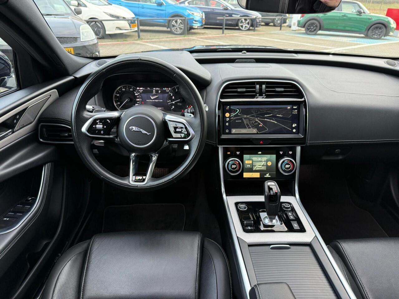 Jaguar XE 2.0 R-Dynamic SE *Schuif-/Kanteldak & ACC*