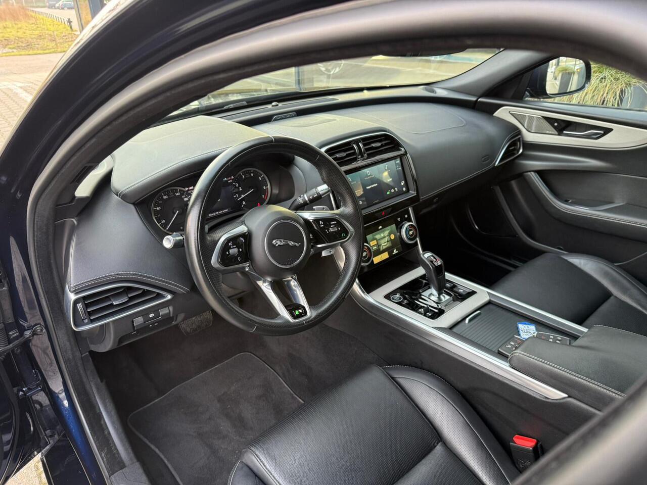 Jaguar XE 2.0 R-Dynamic SE *Schuif-/Kanteldak & ACC*