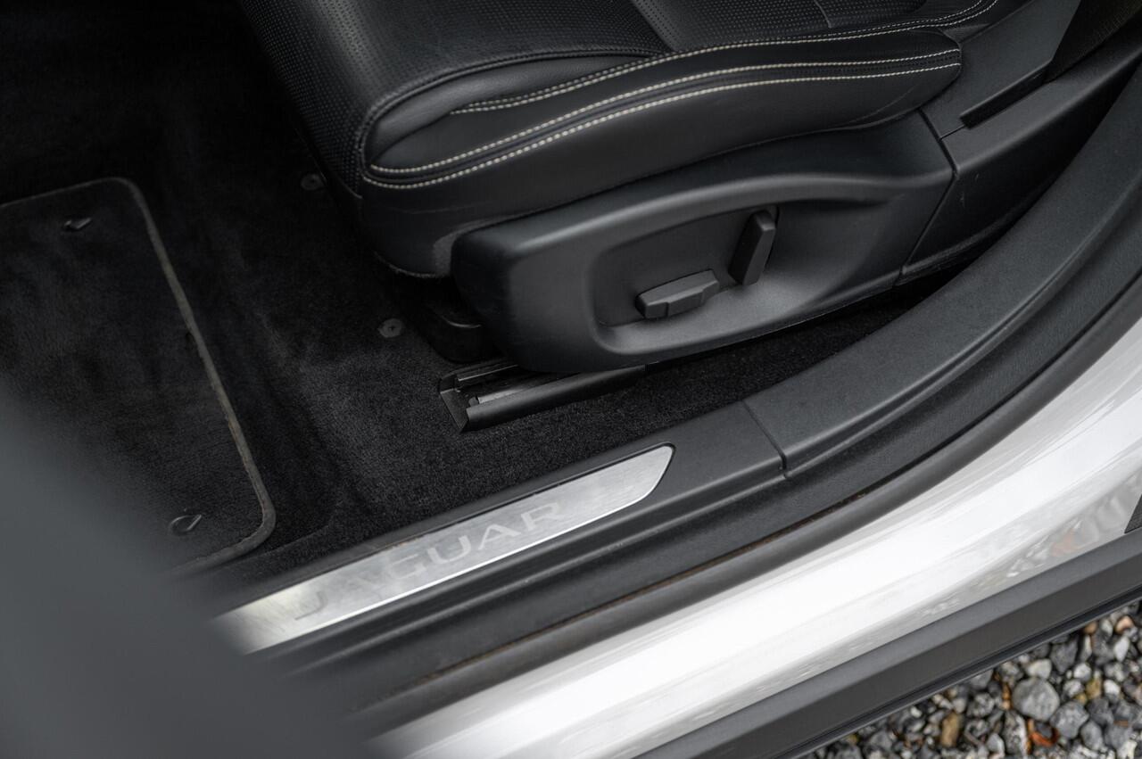 Jaguar i-Pace EV400 SE 90 kWh | ACC | HUD | Mederian | Pano