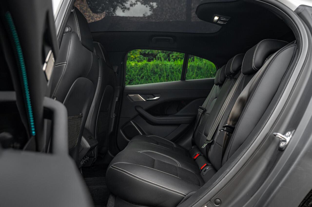 Jaguar i-Pace EV400 SE 90 kWh | ACC | HUD | Mederian | Pano