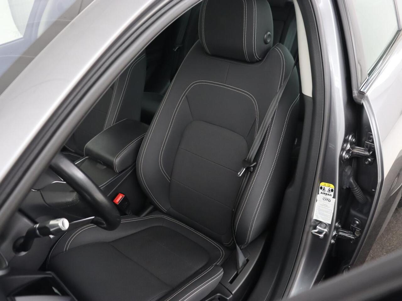 Jaguar i-Pace EV320 S Business Pack 90kWh | SOH 91% | Stoelverwarming | 360 Camera | Meridian Surround | Carplay | Full LED | Navigatie | 20'' | Keyless | Digital Cockpit