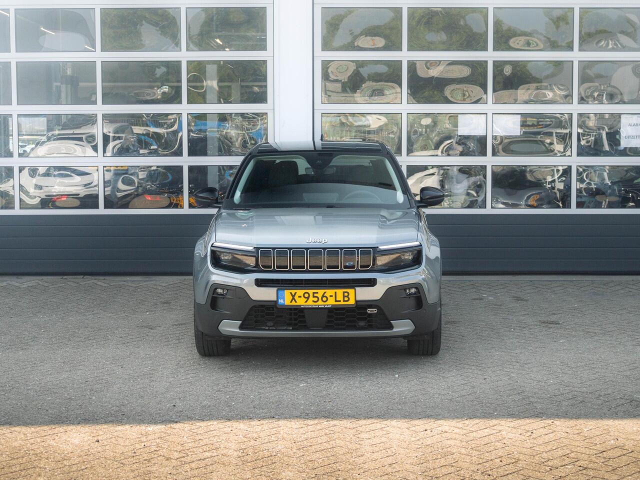 Jeep Avenger 1st Edition 54 kWh | 17% Bijtelling | Clima | Cruise | Adapt. Camera | Apple Carplay | BSM | 18" | Keyless | Winter Pack