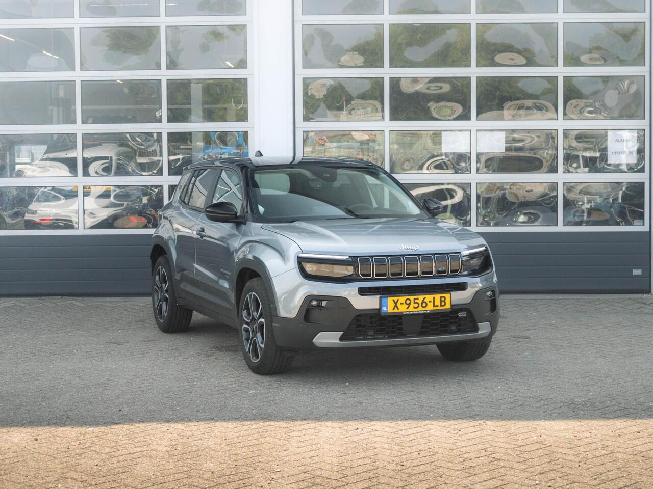 Jeep Avenger 1st Edition 54 kWh | 17% Bijtelling | Clima | Cruise | Adapt. Camera | Apple Carplay | BSM | 18" | Keyless | Winter Pack