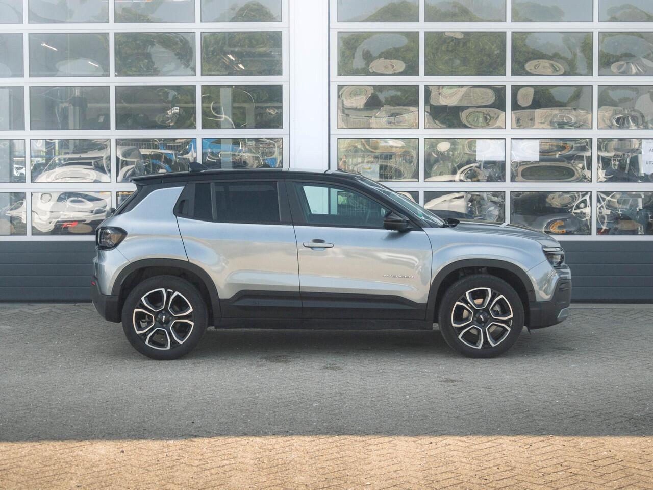 Jeep Avenger 1st Edition 54 kWh | 17% Bijtelling | Clima | Cruise | Adapt. Camera | Apple Carplay | BSM | 18" | Keyless | Winter Pack