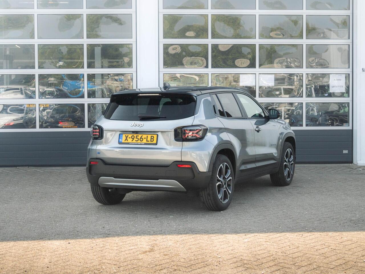 Jeep Avenger 1st Edition 54 kWh | 17% Bijtelling | Clima | Cruise | Adapt. Camera | Apple Carplay | BSM | 18" | Keyless | Winter Pack