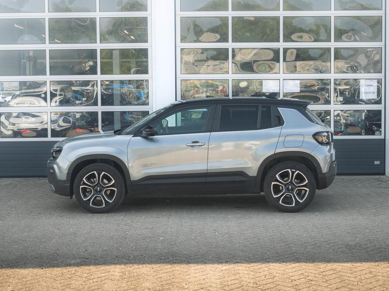 Jeep Avenger 1st Edition 54 kWh | 17% Bijtelling | Clima | Cruise | Adapt. Camera | Apple Carplay | BSM | 18" | Keyless | Winter Pack