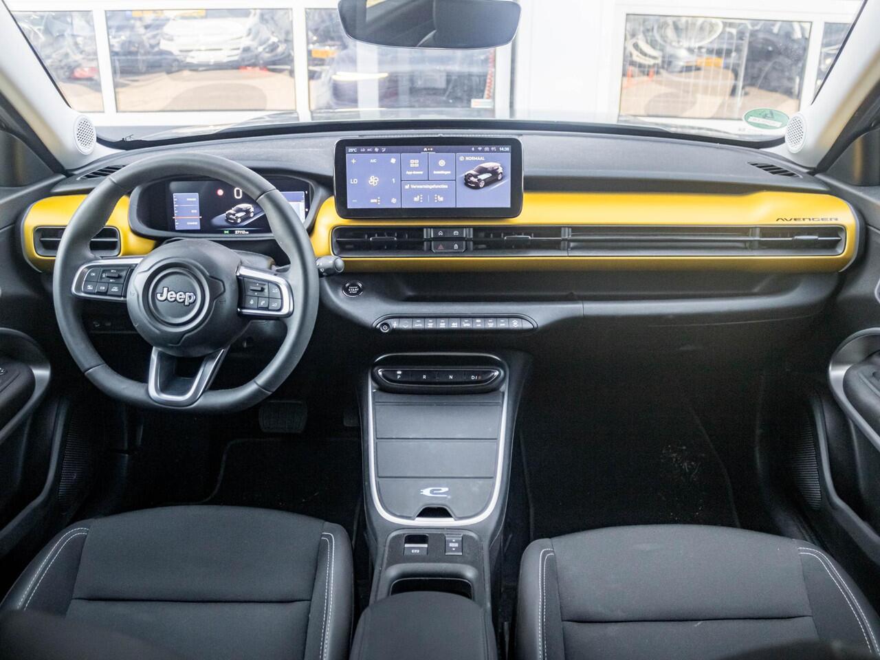 Jeep Avenger 1st Edition 54 kWh | 17% Bijtelling | Clima | Cruise | Adapt. Camera | Apple Carplay | BSM | 18" | Keyless | Winter Pack