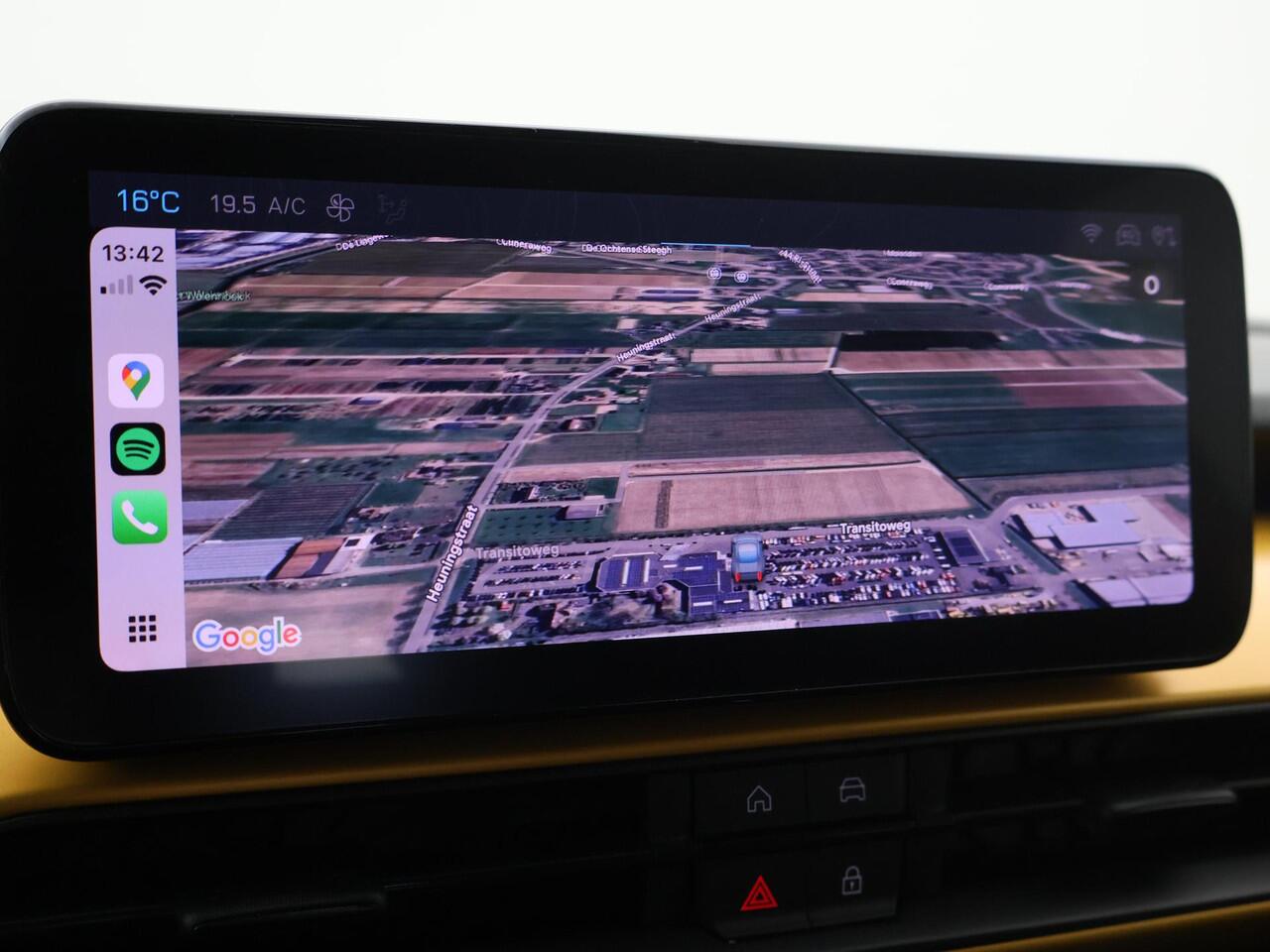 Jeep Avenger SUMMIT 54 kWh SUN YELLOW TWO-TONE + BREEDBEELD APPLE CARPLAY | CAMERA | ADAPTIVE CRUISE CONTROL