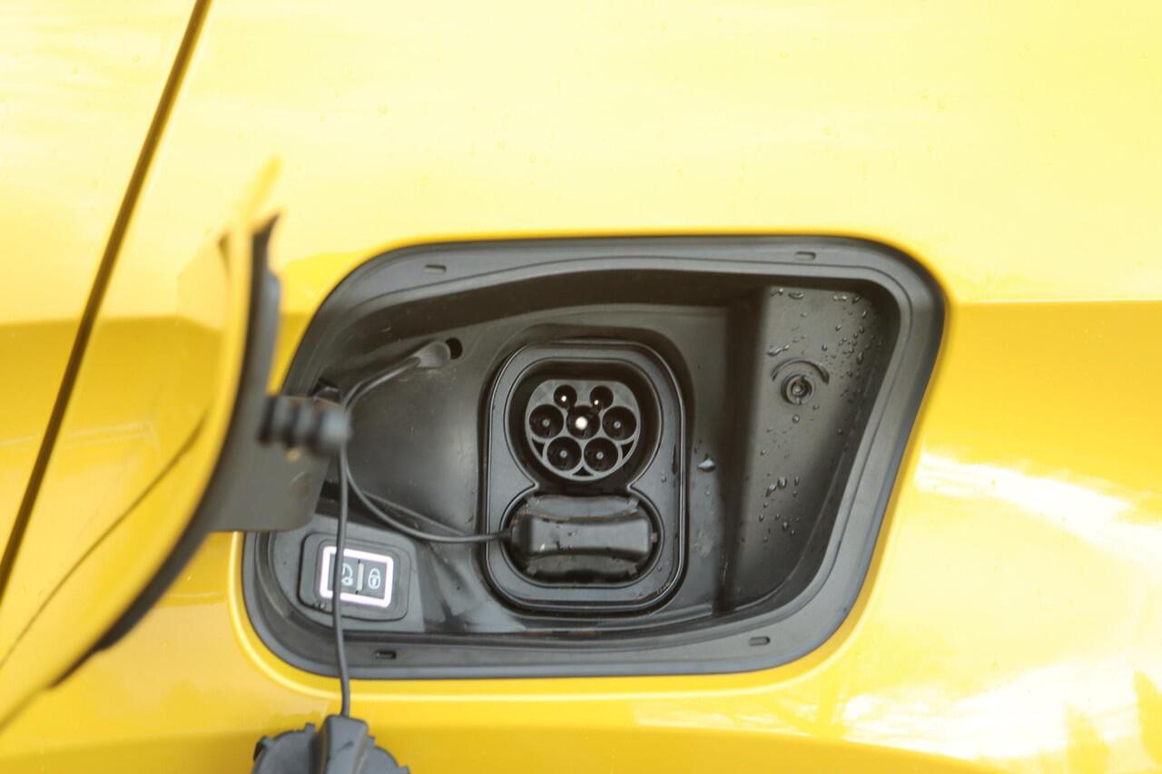 Jeep Avenger SUMMIT 54 KWH | LED | CARPLAY | CAMERA | KEY-LESS | ACC | WARMTEPOMP | STOELVERW.