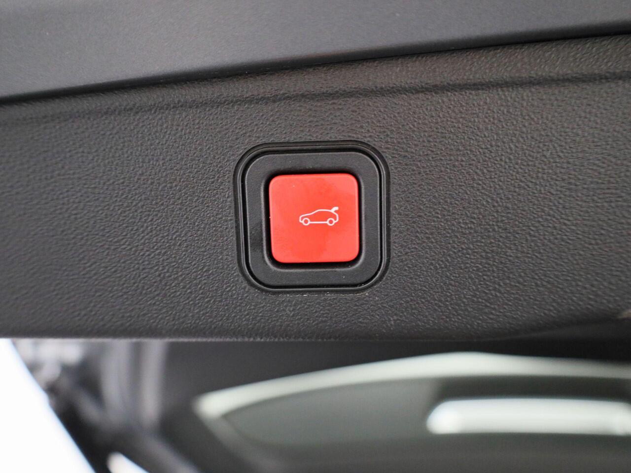 Jeep Avenger 54kWh 1st Edition | Navigatie | Achteruitrijcamera | Adaptieve Cruise Control | Apple CarPlay & Android Auto