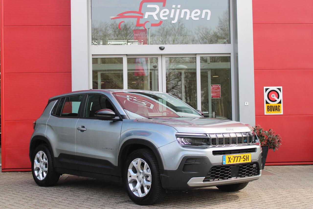 Jeep Avenger ALTITUDE 156PK 54 kWh | 3-FASE | ELEKTRISCH BEDIENBARE ACHTERKLEP | ACHTERUITRIJ CAMERA | NAVIGATIE | DRAADLOZE APPLE CARPLAY/ANDROID AUTO | ALL SEASON BANDEN | LICHTMETALEN VELGEN 17" | ADAPTIVE CRUISE CONTROL | DAB+ RADIO | DRAADLOZE TELEFOONLADER | KEY