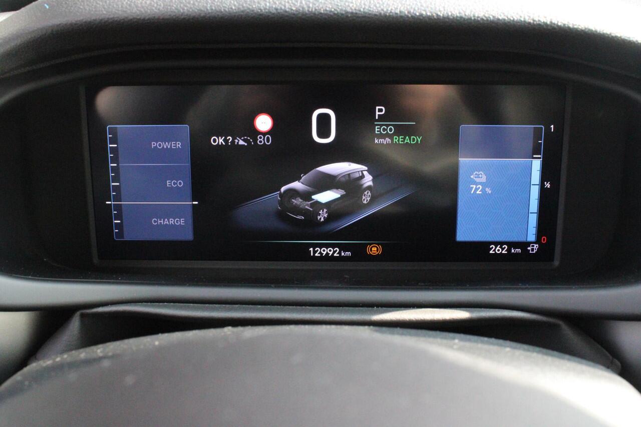 Jeep Avenger ALTITUDE 156PK 54 kWh | 3-FASE | ELEKTRISCH BEDIENBARE ACHTERKLEP | ACHTERUITRIJ CAMERA | NAVIGATIE | DRAADLOZE APPLE CARPLAY/ANDROID AUTO | ALL SEASON BANDEN | LICHTMETALEN VELGEN 17" | ADAPTIVE CRUISE CONTROL | DAB+ RADIO | DRAADLOZE TELEFOONLADER | KEY