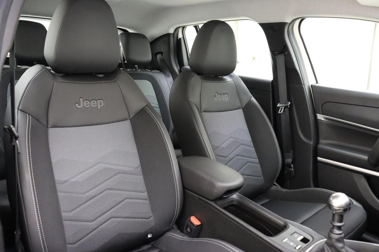 Jeep Avenger 1.2 Altitude 100 PK "Climate control | Navigatie via Carplay | Dodehoekassistent | Lichtmetalen velgen | Cruise control | Stoel & voorruitverwarming