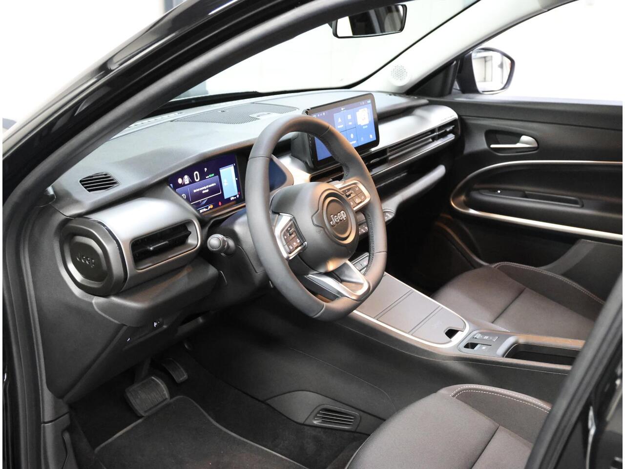 Jeep Avenger Altitude 54 kWh 156PK | 1ste eigenaar | ACCURAPPORT | AppleCarPlay/AndroidAuto | Climate Control | Adaptive Cruise Control | Camera | FULL LED | Navigatie | LMV | Parkeersensoren | Isofix |