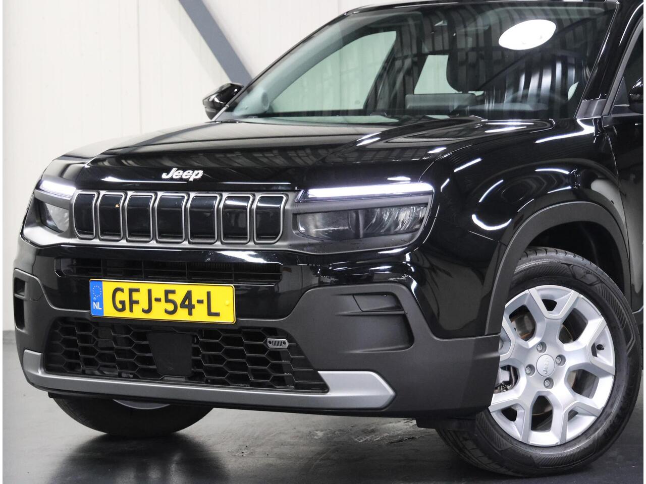 Jeep Avenger Altitude 54 kWh 156PK | 1ste eigenaar | ACCURAPPORT | AppleCarPlay/AndroidAuto | Climate Control | Adaptive Cruise Control | Camera | FULL LED | Navigatie | LMV | Parkeersensoren | Isofix |