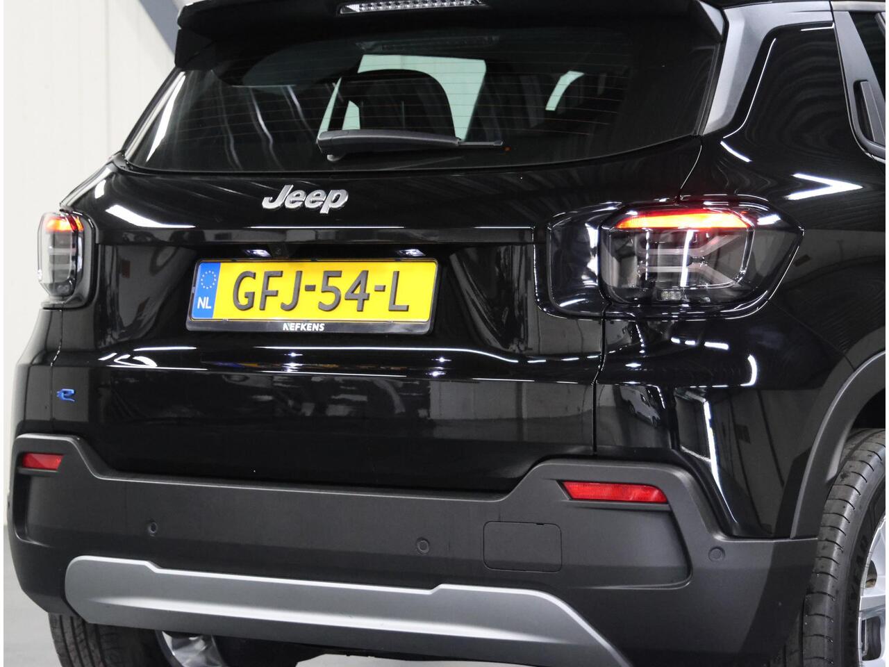 Jeep Avenger Altitude 54 kWh 156PK | 1ste eigenaar | ACCURAPPORT | AppleCarPlay/AndroidAuto | Climate Control | Adaptive Cruise Control | Camera | FULL LED | Navigatie | LMV | Parkeersensoren | Isofix |