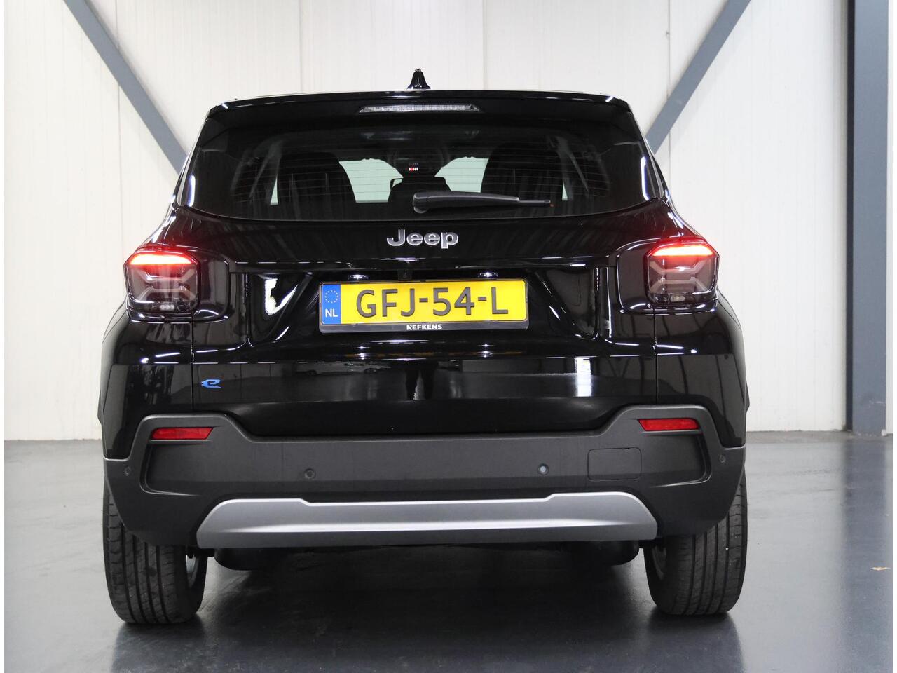 Jeep Avenger Altitude 54 kWh 156PK | 1ste eigenaar | ACCURAPPORT | AppleCarPlay/AndroidAuto | Climate Control | Adaptive Cruise Control | Camera | FULL LED | Navigatie | LMV | Parkeersensoren | Isofix |