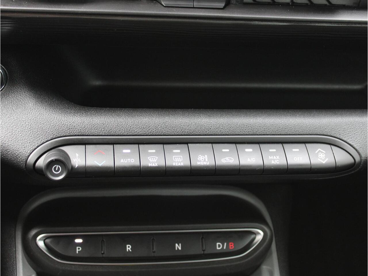 Jeep Avenger Longitude 54 kWh | Automaat | Climate / Apple Carplay