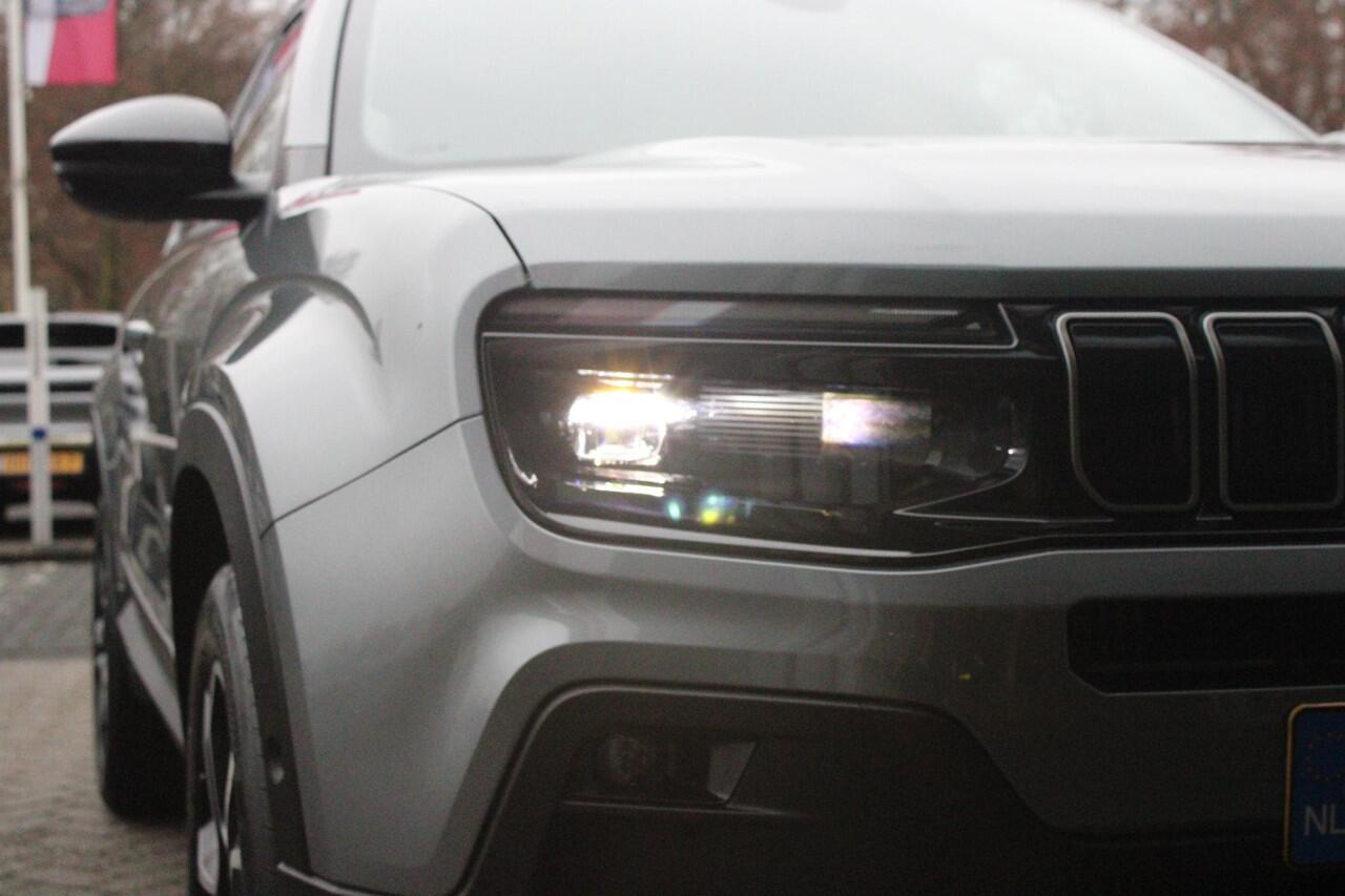 Jeep Avenger 1.2 110PK e-Hybrid SUMMIT | STOEL/VOORRUIT VERWARMING | DRAADLOZE APPLE CARPLAY/ANDROID AUTO | NAVIGATIE | ACHETRUITRIJ CAMERA | KEYLESS ENTRY/START | PARKEERSENSOREN VOOR EN ACHTER | ELEKTRISCH BEDIENBARE ACHTERKLEP | VERWARMBARE VOORRUIT/VOORSTOELEN | 1