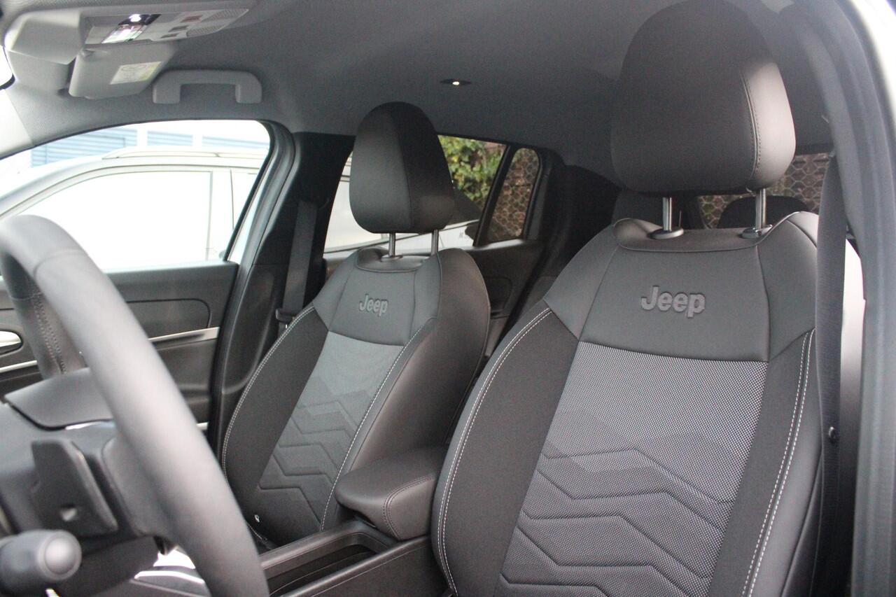 Jeep Avenger 1.2 110PK e-Hybrid SUMMIT | STOEL/VOORRUIT VERWARMING | DRAADLOZE APPLE CARPLAY/ANDROID AUTO | NAVIGATIE | ACHETRUITRIJ CAMERA | KEYLESS ENTRY/START | PARKEERSENSOREN VOOR EN ACHTER | ELEKTRISCH BEDIENBARE ACHTERKLEP | VERWARMBARE VOORRUIT/VOORSTOELEN | 1