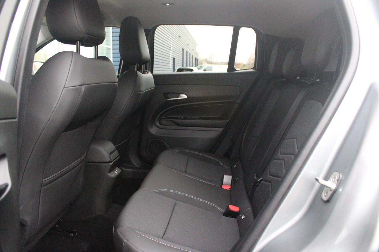 Jeep Avenger 1.2 110PK e-Hybrid SUMMIT | STOEL/VOORRUIT VERWARMING | DRAADLOZE APPLE CARPLAY/ANDROID AUTO | NAVIGATIE | ACHETRUITRIJ CAMERA | KEYLESS ENTRY/START | PARKEERSENSOREN VOOR EN ACHTER | ELEKTRISCH BEDIENBARE ACHTERKLEP | VERWARMBARE VOORRUIT/VOORSTOELEN | 1