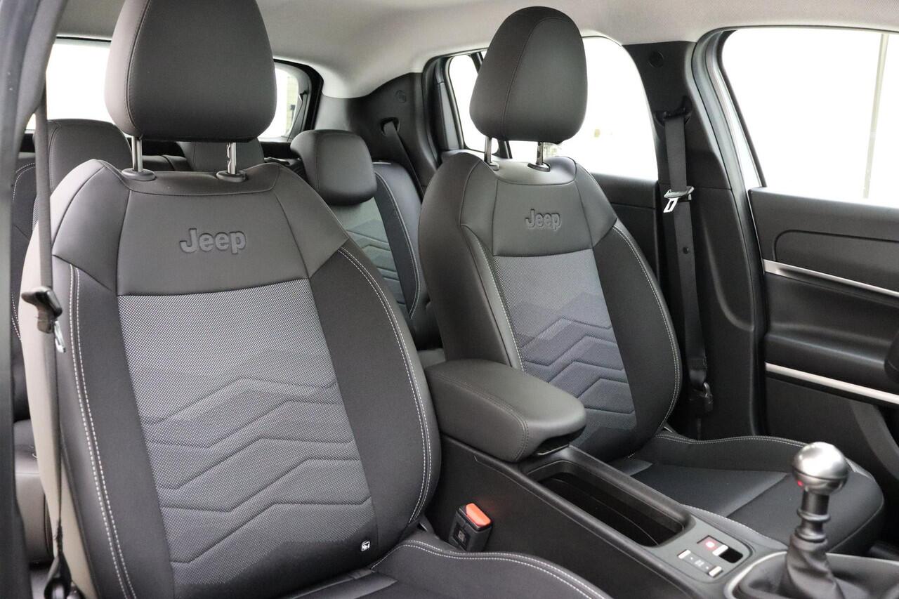 Jeep Avenger 1.2 Altitude 100 PK | Navigatie | Climate control | Camera | Parkeersensoren | Keyless | Lichtmetalen velgen | Parkeersensoren