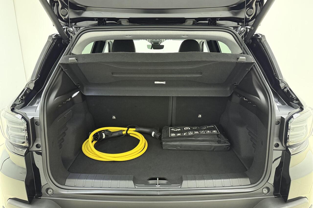 Jeep Avenger Summit 54 kWh | Lederen bekleding | Navigatie | Keyless | Draadloze telefoonlader | Extra getint glas | Stoelverwarming